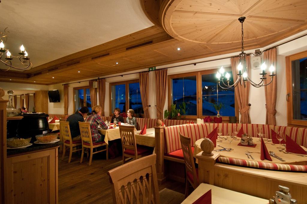 Gasthof Alpenblick Tobadill Exterior photo